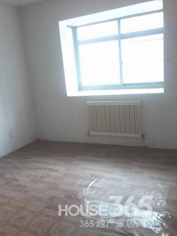 此房适合该属性用房 公摊面积非常的小 三房朝