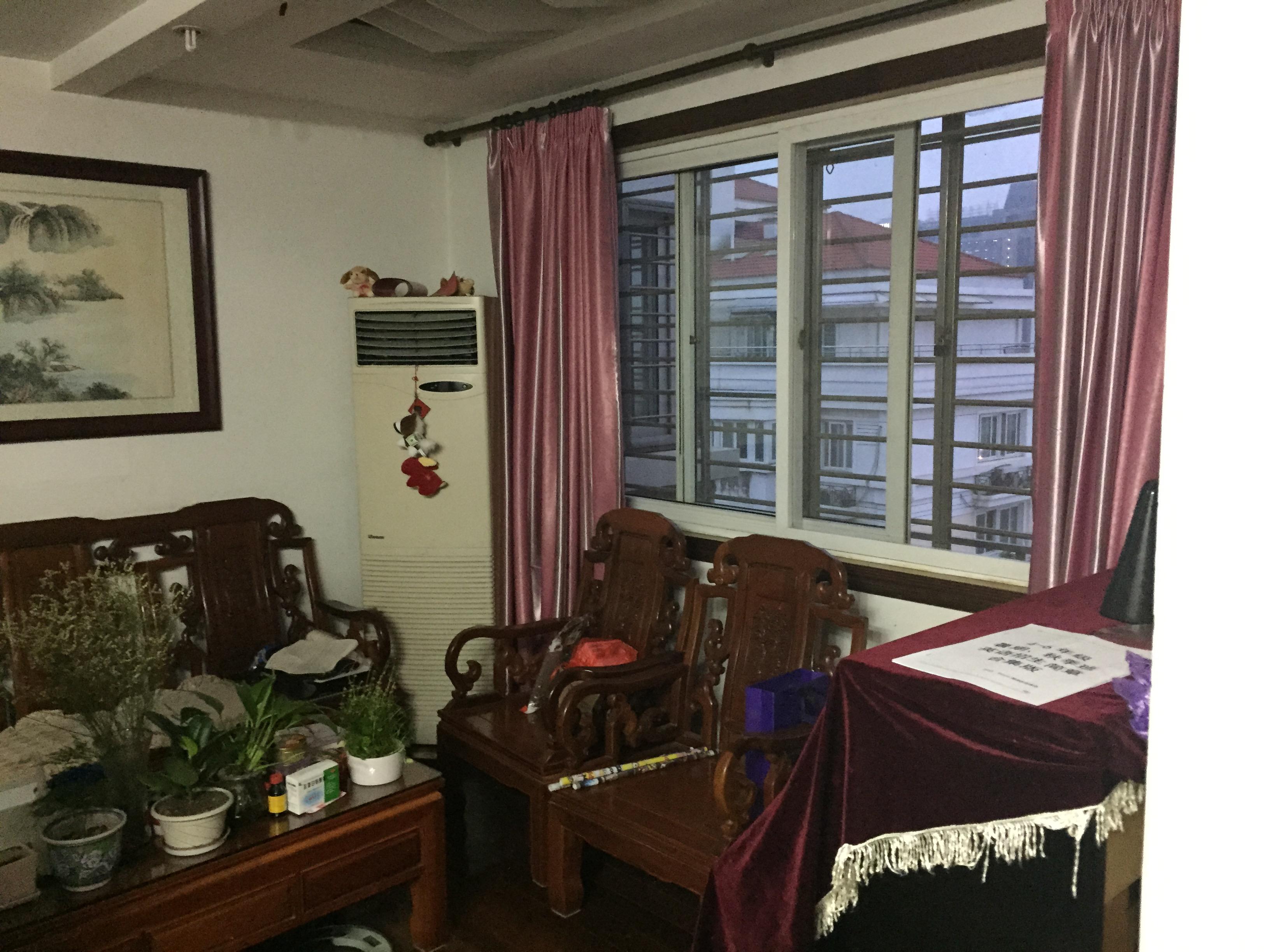 【新模范马路地铁口2003年工大教授楼 黄金楼