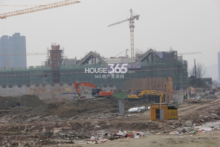 中国铁建江南国际城售楼处已出地面外 2015年3月摄