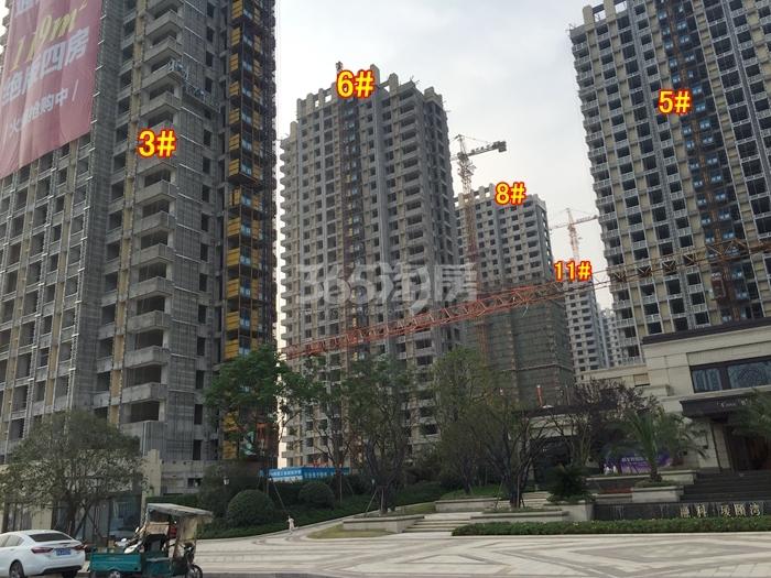 融科瑷颐湾3、5、6、8、11号楼施工实景图 2015年7月摄
