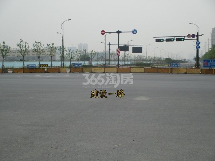 高运莱茵传奇周边道路——建设一路 2015年8月摄