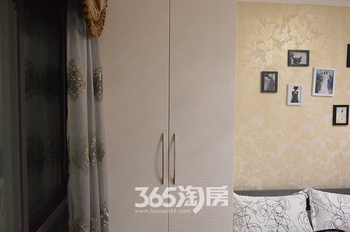 华邦繁华里小时代样板间衣柜
