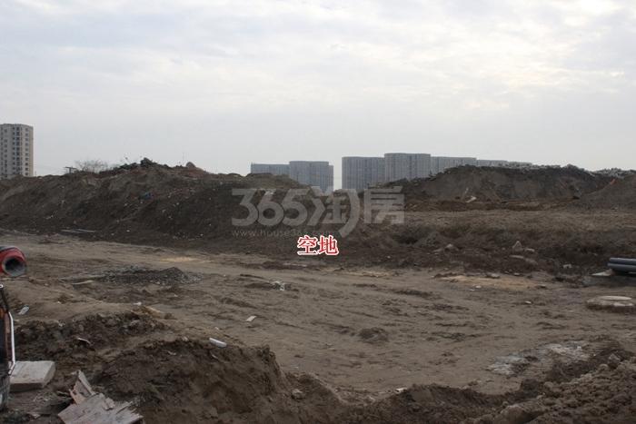 交通晓时代周边空地实景图 2015年12月摄